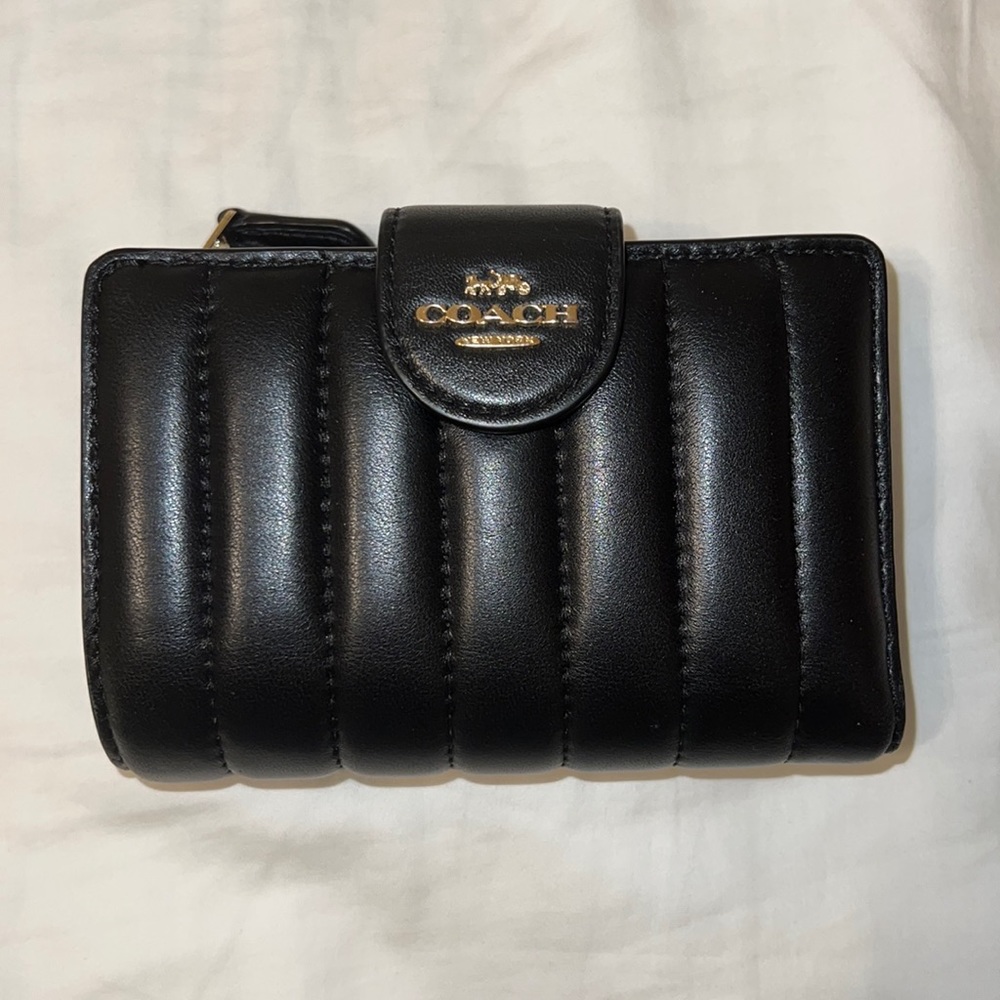 Coach Medium Snap Vertical Quilt Wallet